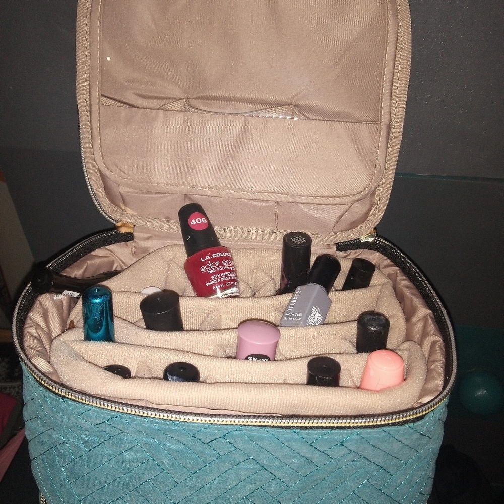 Nail polish holder